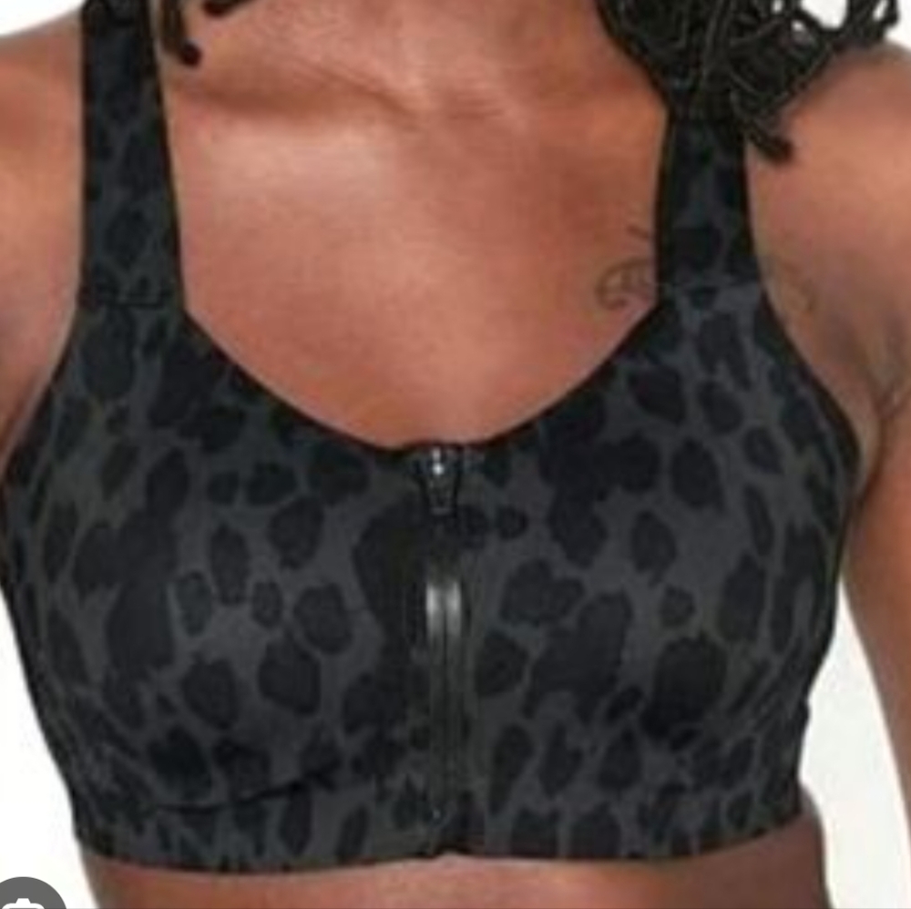 NWOT Victorias Secret Knockout Sports bra 32C